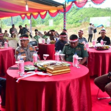 Bupati Saipul Mbuinga Hadiri Giat  Penanaman Pohon Di Desa Balayo, Jelang HUT Bhayangkara Ke 78