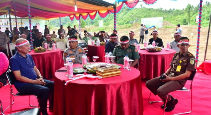 Bupati Saipul Mbuinga Hadiri Giat  Penanaman Pohon Di Desa Balayo, Jelang HUT Bhayangkara Ke 78