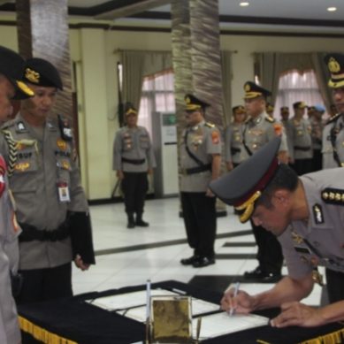 Kapolda Gorontalo Pimpin Sertijab Irwasda dan Karo Rena 