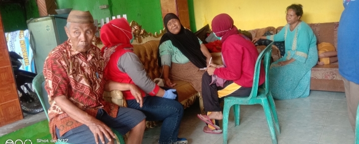 Dinas Kesehatan Kota Gorontalo Sambangi Korban Banjir Di Lekobalo.