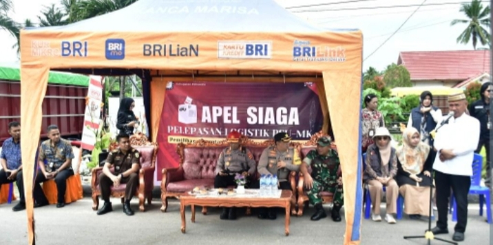 Bupati Pohuwato, Saipul A. Mbuinga, melepas logistik untuk pelaksanaan PSU