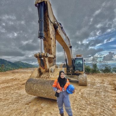 Pohuwato Miliki Operator Excavator Wanita Yang Bekerja Di PGP