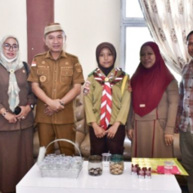 Bupati Saipul Mbuinga Bantu Sepeda Listrik Untuk Siswa SMK Marisa Kurang Mampu