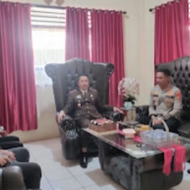 Kapolres Lahat Berikan Kejutan Dihari Bhakti Adhiyaksa Ke-64 Ke Kajari Lahat