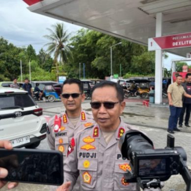Cegah Penimbunan BBM Solar, Kapolda Gorontalo Tinjau Antrian di SPBU,