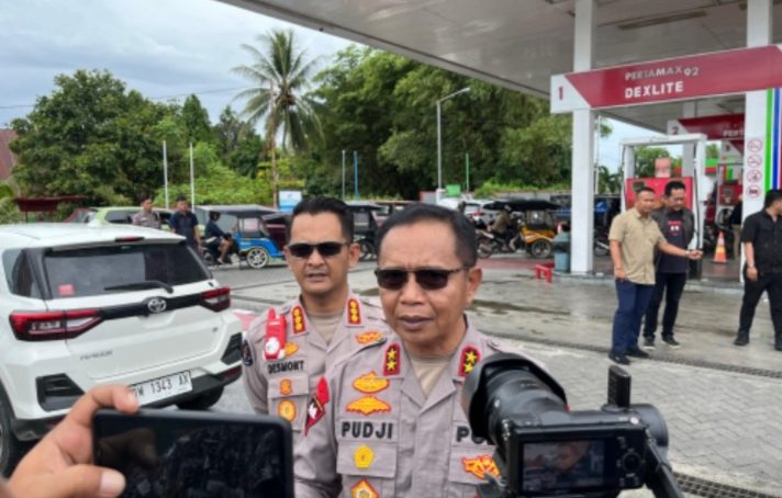 Cegah Penimbunan BBM Solar, Kapolda Gorontalo Tinjau Antrian di SPBU,