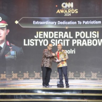 Kapolri Jenderal Polisi Drs. Listyo Sigit Prabowo  Raih Penghargaan Extraordinary Dedication of Patriotism