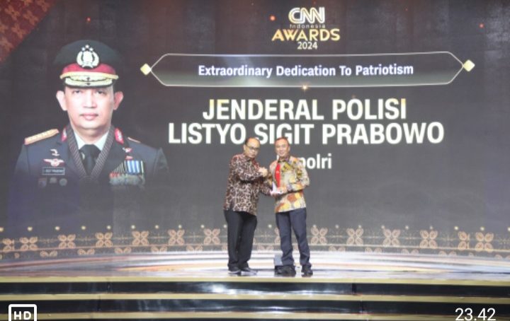 Kapolri Jenderal Polisi Drs. Listyo Sigit Prabowo  Raih Penghargaan Extraordinary Dedication of Patriotism