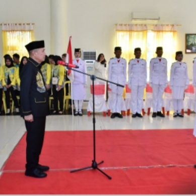 Bupati Saipul Mbuinga Kukuhkan 30 Anggota Paskibaraka Tingkat Kabupaten Pohuwato