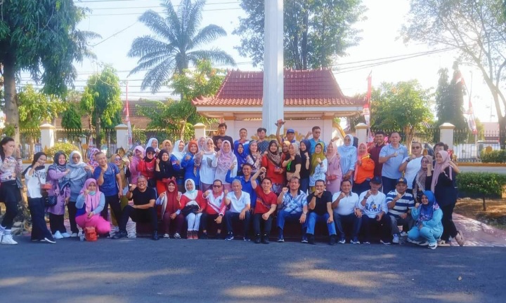 Pj. Bupati Lahat Bersama ASN di Lingkungan Pemkab Lahat Laksanakan Senam Pagi Bersama