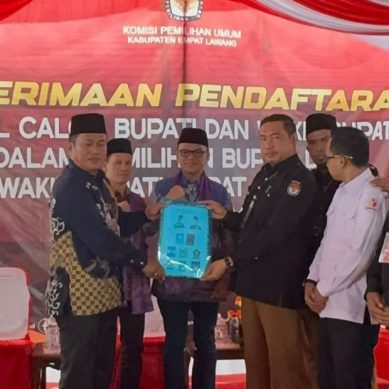 Daftar Ke KPU Pasangan Bupati dan Wakil Bupati Empat Lawang Dikawal Ribuan Massa Pendukung