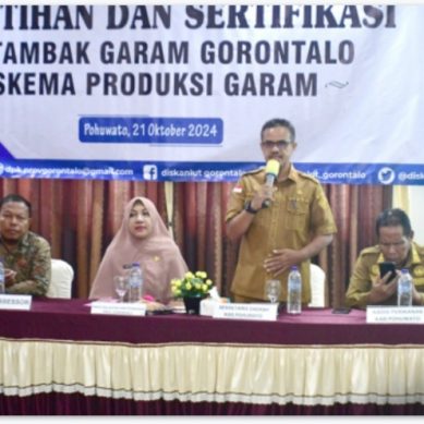 Sekda Pohuwato, Iskandar Datau, Buka Pelatihan dan Sertifikasi Petambak Garam