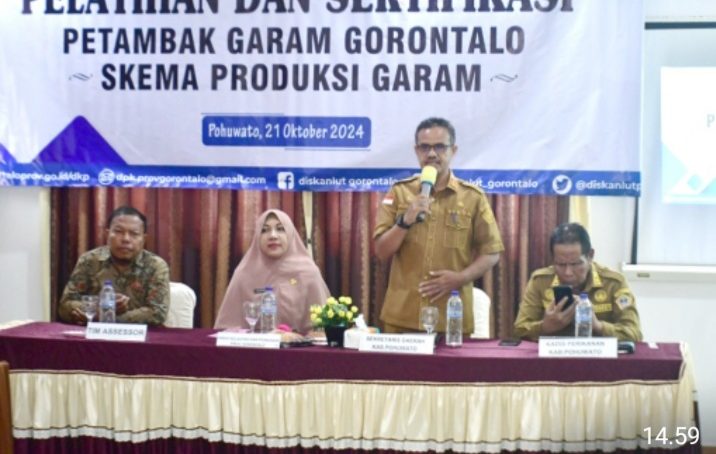 Sekda Pohuwato, Iskandar Datau, Buka Pelatihan dan Sertifikasi Petambak Garam