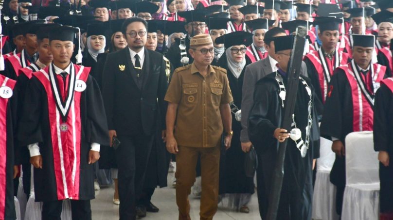 HARI INI UNIPO WISUDA 430 MAHASISWA