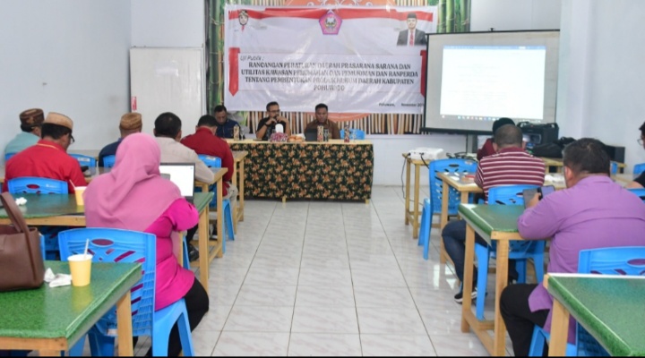 Sekda Iskandar Datau Hadiri Uji Publik 2 Buah Ranperda