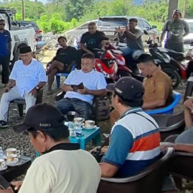 Di Hadapan Anggota DPRD Mikson Yapanto, 4 Kades Sesalkan Penutupan Akses Jalan Oleh PT LIL