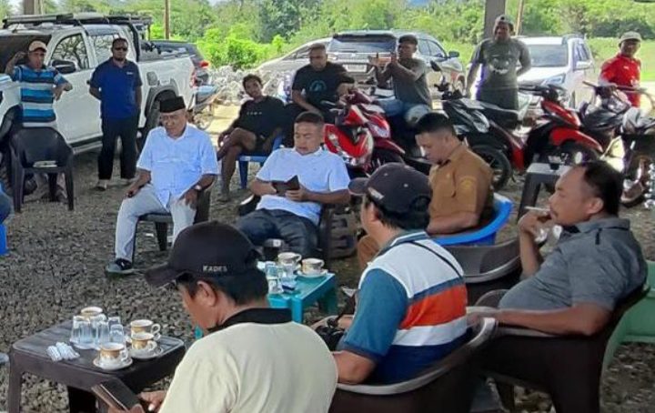 Di Hadapan Anggota DPRD Mikson Yapanto, 4 Kades Sesalkan Penutupan Akses Jalan Oleh PT LIL