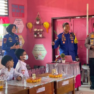 Kapolda Gorontalo Hadiri Kegiatan Pemberian Makan Siang Bergizi di SDN 7 Tabumela