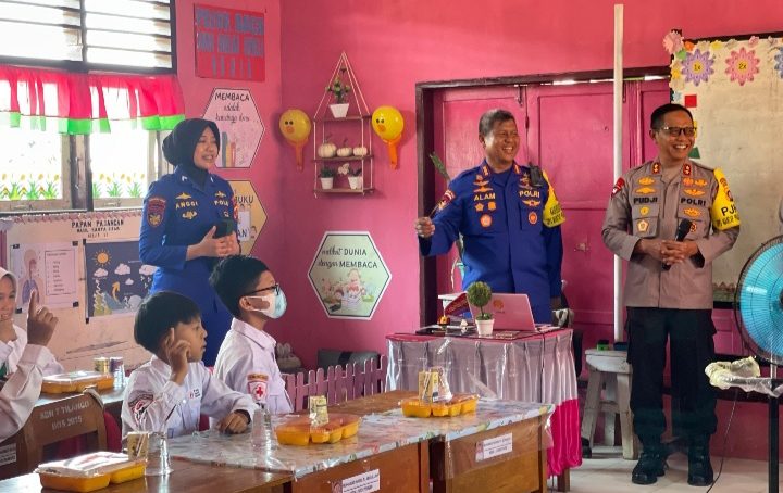 Kapolda Gorontalo Hadiri Kegiatan Pemberian Makan Siang Bergizi di SDN 7 Tabumela