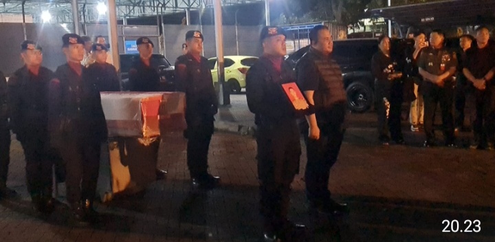 Kapolri Beri Kenaikan Pangkat Anumerta ke Almarhum AKP Ulil Ryanto