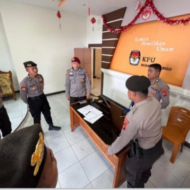 Gabungan Satgas OMP Polda Gorontalo, Patroli Pastikan Keamanan Kotak Suara di KPU Bone Bolango