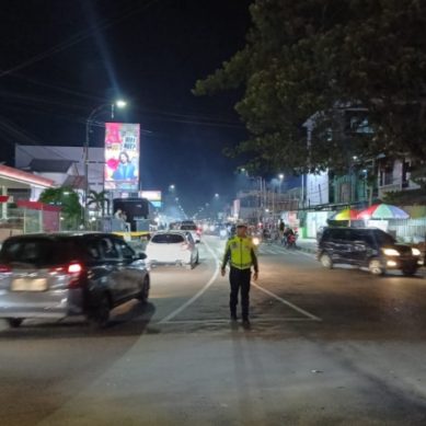 Personel Polda Gorontalo Cegah Kemacetan Kenderaan Pada Malam Perayaan Tahun Baru