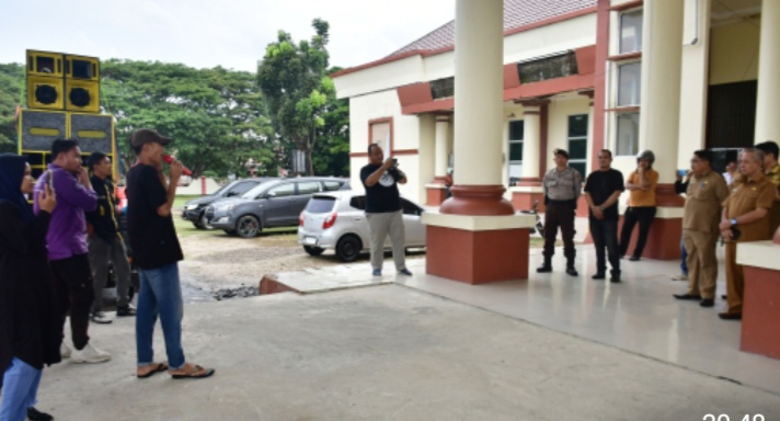 Asisten Pemerintahan Setdakab Pohuwato Terima Aksi Damai Masyarakat Randangan