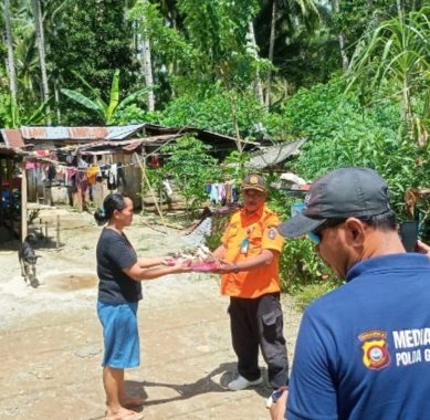 Tagana Pohuwato Distribusikan Makanan Siap Saji Ke Masyarakat Desa Londoun