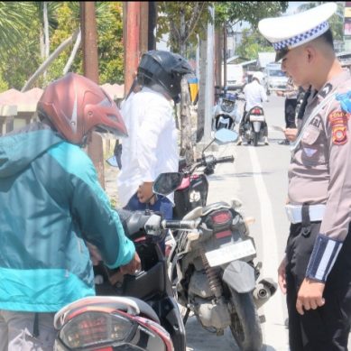 Hari Pertama Operasi Keselamatan Otanaha, Dit Lantas Polda Gorontalo Berikan Himbauan Peraturan Lalin Kepada Pengendara