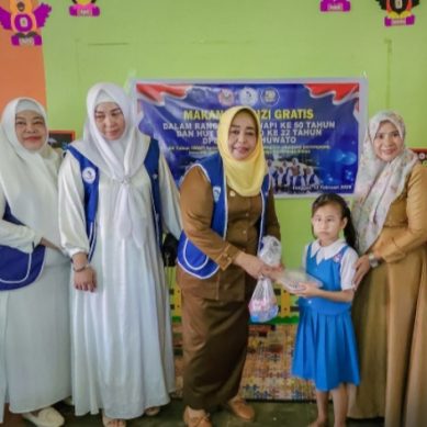IWAPI Gelar Bhakti Sosial Di Dua Sekolah