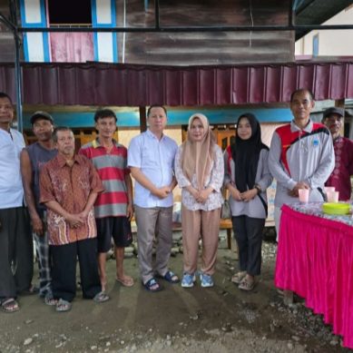 Peduli Sesama Balkisri Anggota DPRD Lahat Didampingi Suami Terjun Langsung Berikan Bantuan Ke Korban Kebakaran