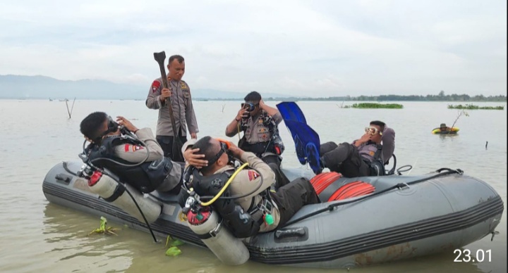 Satuan Brimob Polda Gorontalo Gelaran Latihan Menyelam Di Air Keruh (Zero Visibility)