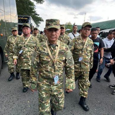 Gunakan Seragam Ala Militer, Bupati Saipul Mbuinga Mengikuti Retreat Di AKMIL Magelang