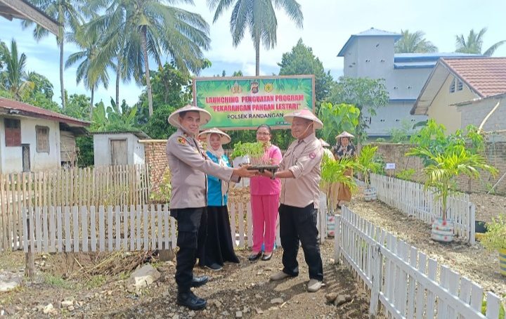 Melalui Pendekatan Terintegrasi, Polsek Randangan Launching Penguatan Program Pekarangan Pangan Lestari