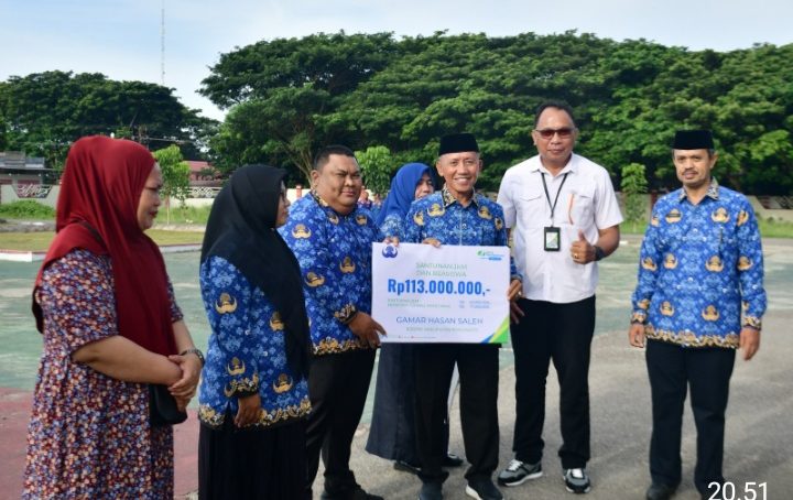 Apel Korpri, Wabup Iwan Adam Serahkan Santunan Dana Duka