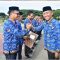 Wakil Bupati Pohuwato, Iwan S. Adam, Menerima Piala Kajati Cup 2025 Dari Kapten Tim Mini Soccer