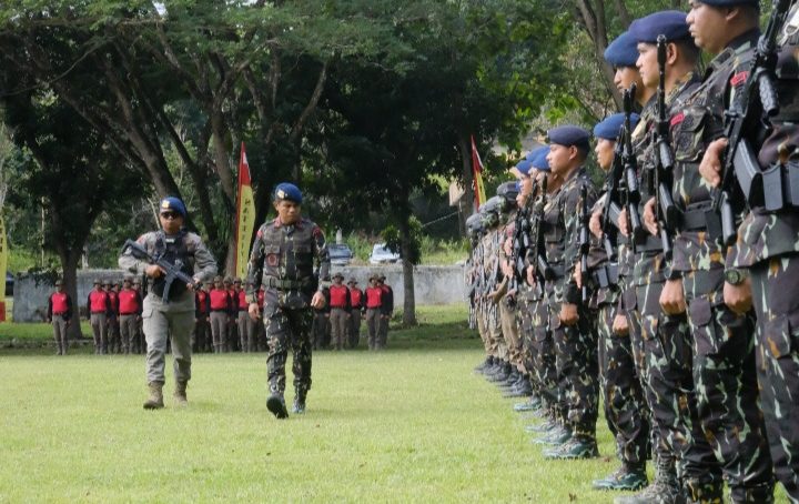 Atraksi Double Stick Dan Bongkar Pasang Senjata Menjadi Tanda Penutupan Upacara Pratama Brimob Dan Tamtama Remaja