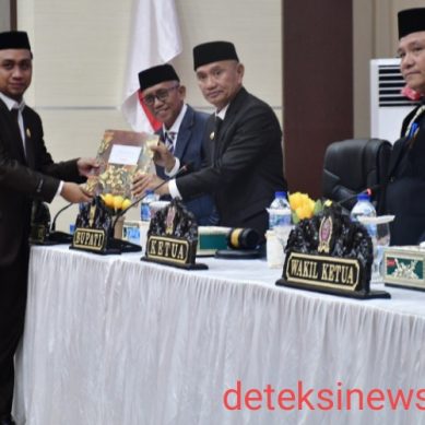 Paripurna DPRD Ke – 13, Bupati Dan Wabup Menerima Pokir Hasil Reses