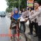 Wakapolda Gorontalo dan PJU Turun ke Jalan Bagikan Takjil