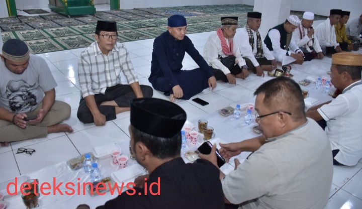 Bupati Pohuwato Bukber Di Mesjid Al Munawwarah Desa Sipatana