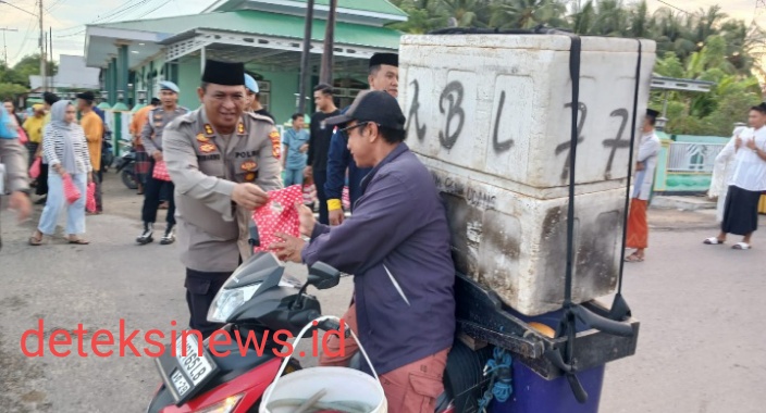 Kapolres Pohuwato Tabur Kebaikan dengan Membagikan Bingkisan Takjil di Bulan Suci Ramadhan