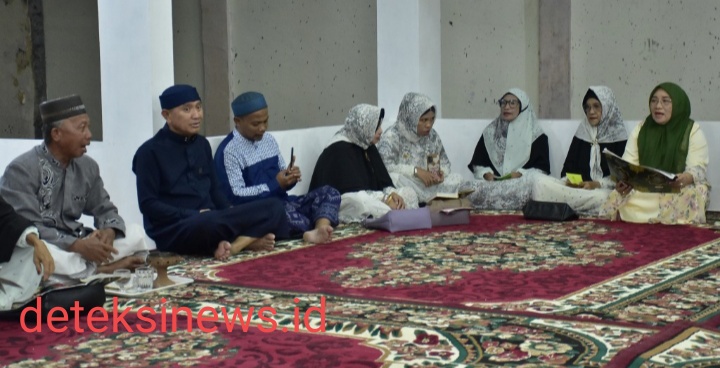 Memasuki Hari ke-16 Ramadhan, Bupati Saipul Mbuinga Dan Ibu Ikuti Kegiatan Khatam Qur’an