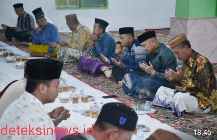 Bupati Saipul Mbuinga Dan Ketua TP PKK Kabupaten Pohuwato Bukber Di Desa Balayo