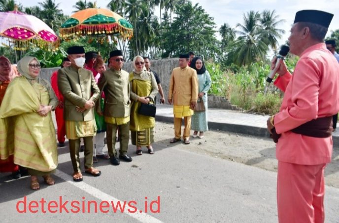 Di Poptim Bupati Dan Wakil Bupati Pohuwato Diterima Dengan Adat Mopotilolo