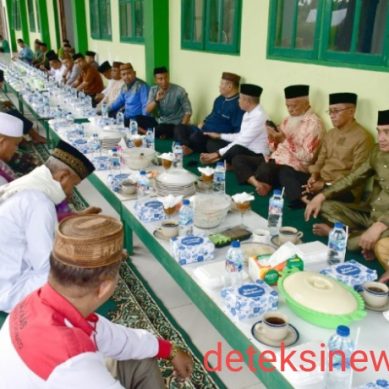 Bupati Saipul Mbuinga dan Wabup Iwan Adam Buka Puasa Di Mesjid Al Munawwarah Popayato