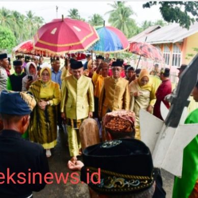 Bupati Dan Wakil Bupati Pohuwato Jalani Prosesi Adat Mopotilolo Di Wanggarasi