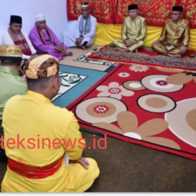 Di Lemito, Bupati dan Wakil Bupati Pohuwato Disambut Adat Mopotilolo