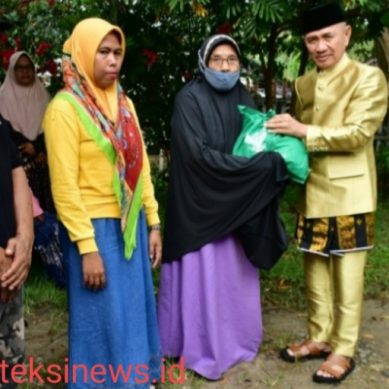 Selesai Mopotilolo Di Lemito, Bupati dan Wakil Bupati Serahkan Paket Ramadhan Ke Kaum Dhuafa