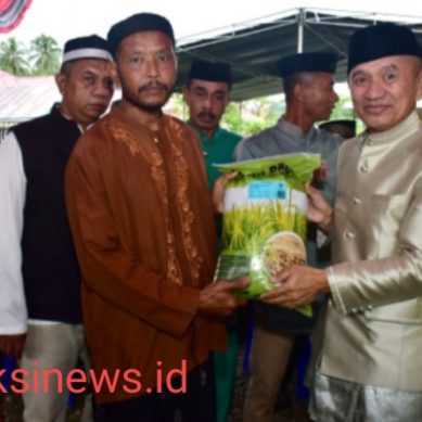 Bupati Dan Wabup Serahkan 137 Paket Bantuan Ramadhan Bagi Kaum Dhuafa Dan CS Di Taluditi