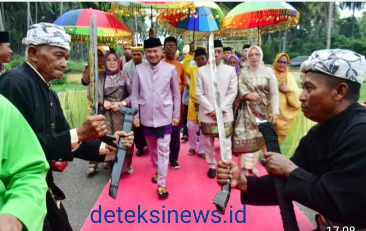 Kembali Bupati dan Wabup Disambut Adat Mopotilolo Di Kecamatan Duhiadaa